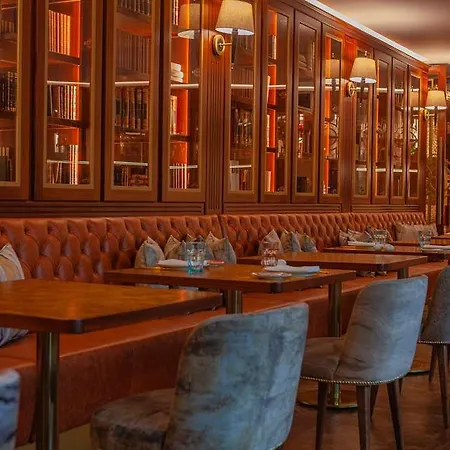 Wine & Books Hotel