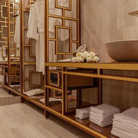 Wine & Books Hotell 5*