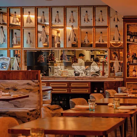 Wine & Books 5* Lisboa