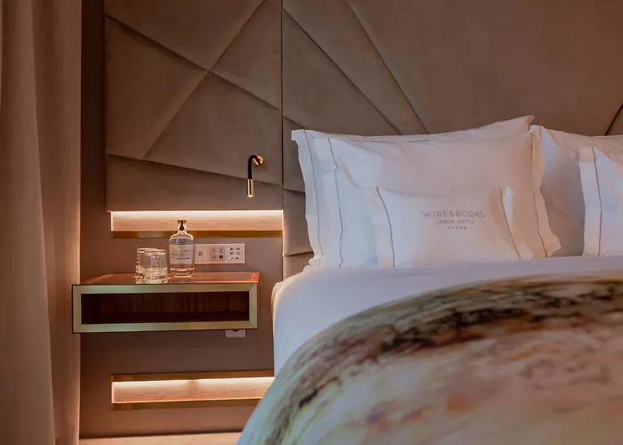 ホテル Wine & Books 5*