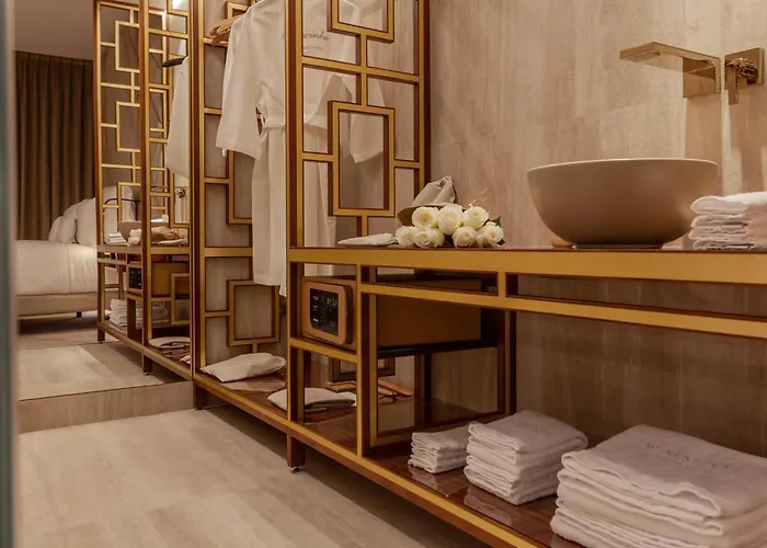 Wine & Books ホテル 5*