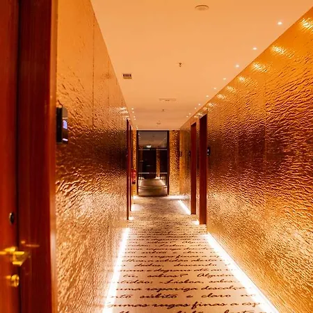 Hotel Wine & Books