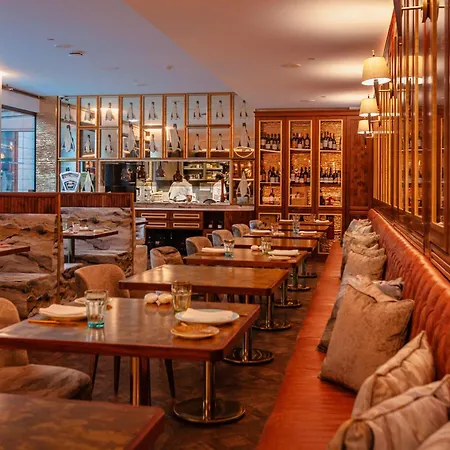 Wine & Books 5* Lisboa