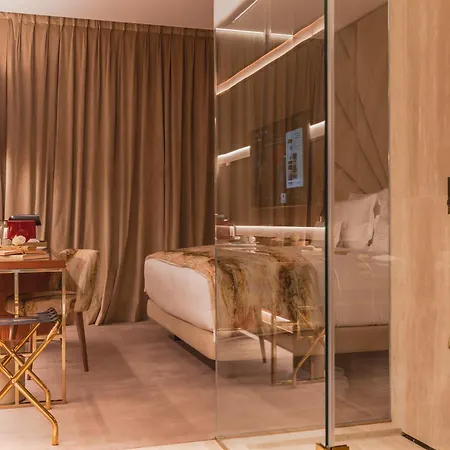 Hotel Wine & Books